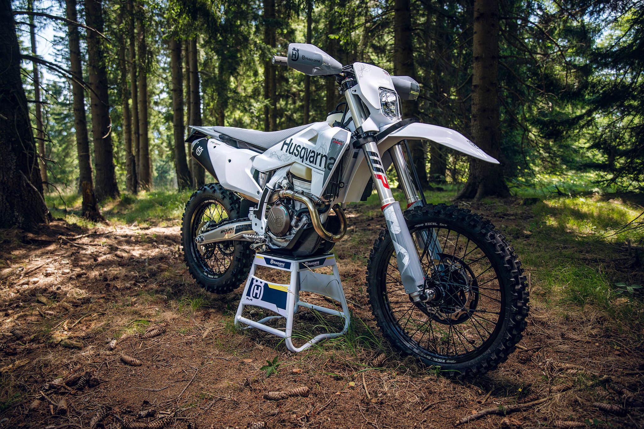 Husqvarna_TE 300_Pro__FE_350_Pro_2027_03.jpg